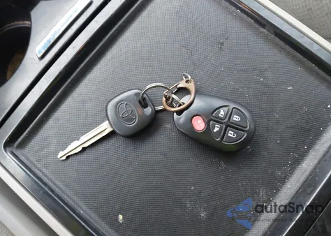 2012 Toyota Sienna Le 7 Passenger z USA, uszkodzony, nr VIN 5TDJK3DC3CS048579